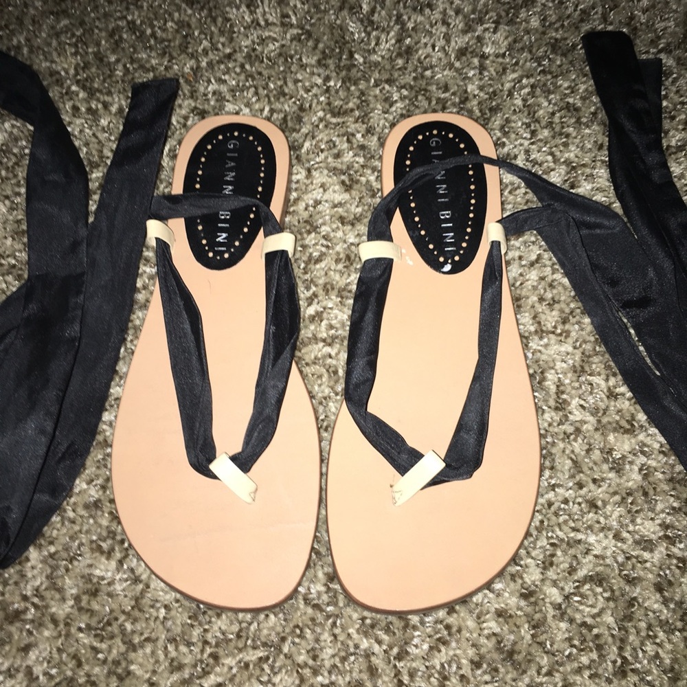 Gianni Bini Wrap around sandals